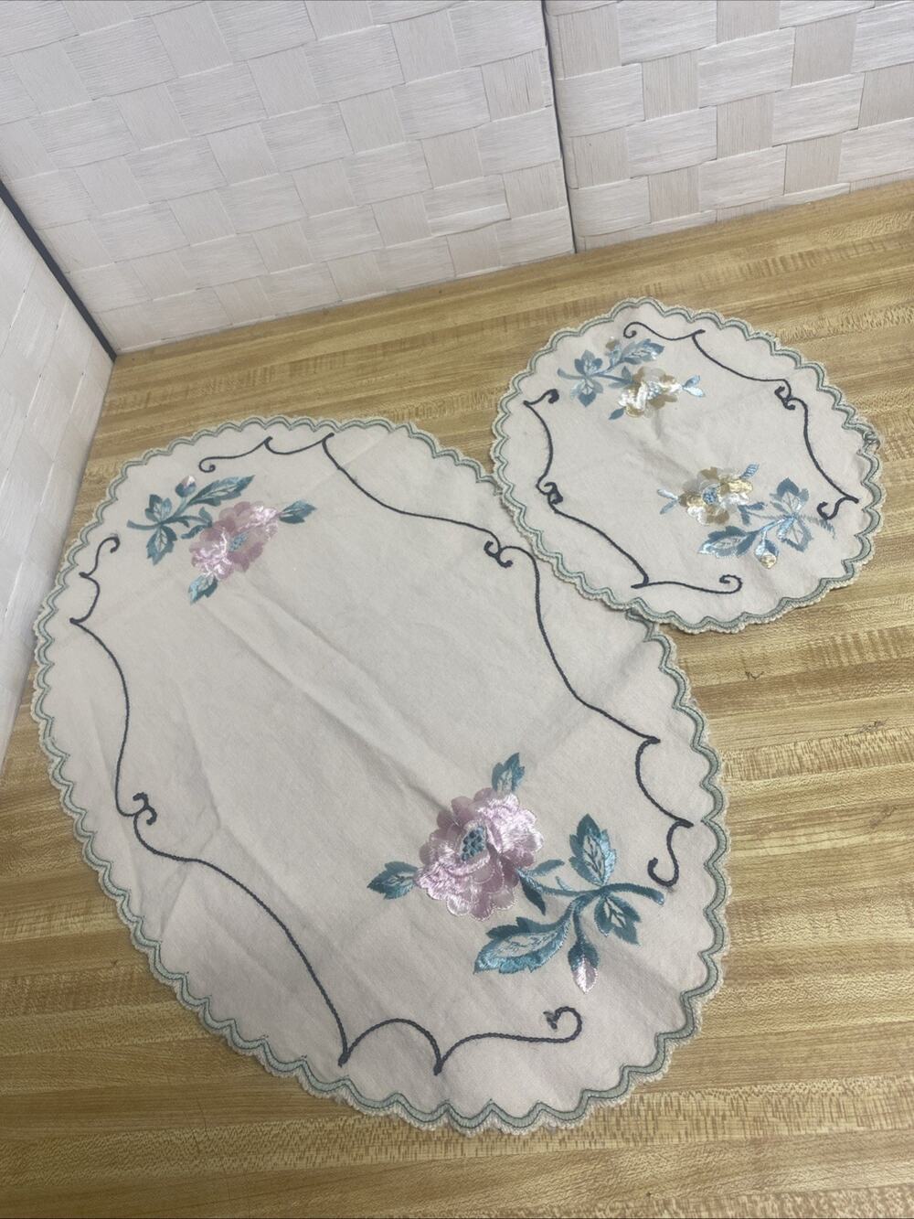 Pair Of Handmade Cotton Linen Embroidery Green Floral Oval Doily Tablecloth